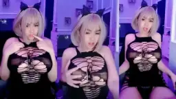 Mia Khilaf Goyangkan Payudara Besarnya Untuk Hibur Pasukan Cowok