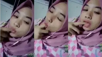 Ukhtie Vcs Sange Gila, Mulutnya Mengisap Jari Penuh Nafsu