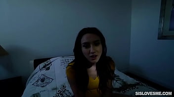 Remaja Menggoyang Kakak Tiri Dalam Adegan Intim Pandangan Mata Pria