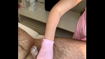 Pelajaran Mencukur Bulu Dari Nyonya Gula Rusia, Nadya