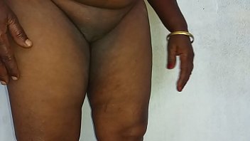 Wanita India Berdarah Panas, Sahabat Vanitha, Mengenakan Saree Biru Menggoda, Memamerkan Payudara Besar Dan Kemaluan Mulus, Meremas Payudara Dan Puting, Menggesek Kemaluan Hingga Masturbasi Liar