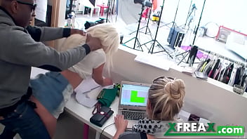 Nataly, Petualang Rusia, Ditiduri Mike Dari Belakang Di Ruang Kantor