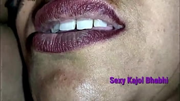 तलाकशुदा माँ की बिस्तर पर मेरे दोस्त के साथ गर्म मुलाकात