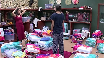 Tayangan Televisi India Dengan Payudara Besar Yang Menggoda