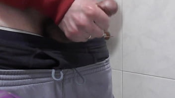 Masturbasi Dan Mengeluarkan Cairan Di Kamar Mandi Mertuaku.