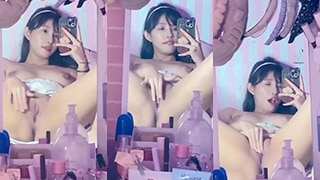 Katarina Menggoda Di Balik Kaca Dengan Kemulusan Yang Menggoda