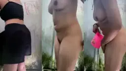 Mengintip Sensasi Di Balik Pintu Kamar Ganti Kolam Renang