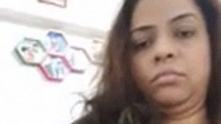 Wanita India Berpayudara Besar Memamerkan Asetnya Yang Menggoda