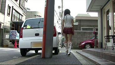 Tiga Badan Bergeliat: Aksi Panas Dengan Gadis Jepang Bertubuh Langsing