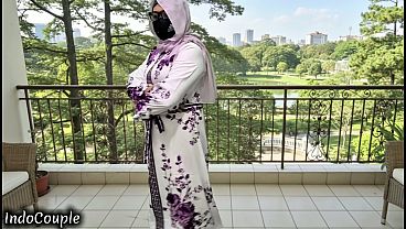 Istri Berjilbab Genit Yang Doyan Selingkuh, Kujemput Di Koridor Kampus Untuk Petualangan Panas
