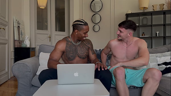 Kinuski, Si Pelacur Rusia Itu Kami Telanjangi Dan Kami Isi Kedua Lubangnya Sekaligus