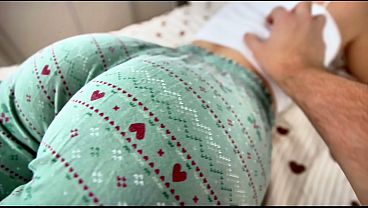 Kakak Tiri Memijat Adik Tiri Dengan Penuh Gairah Dan Nafsu!