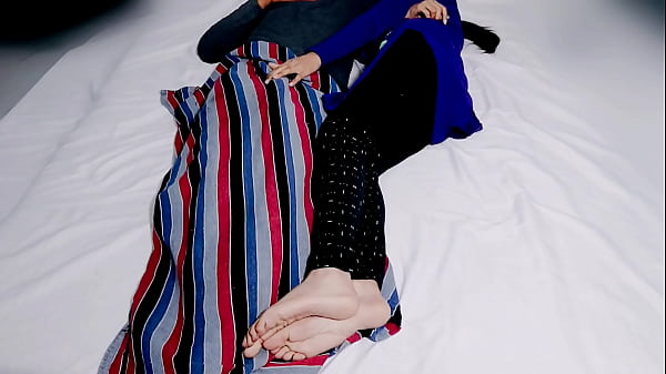 Istri Rumah Tangga Langsing Dan Seksi Digoyang Supir Mobil Dengan Kontol Besar Di Serial Web Hindi Terbaru