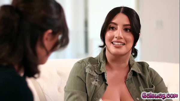 Sarah Arabic Tunduk Pada Mantan Komandannya, Casey Calvert, Dan Mengakui Hasrat Panas Yang Membara Di Dalam Dirinya.