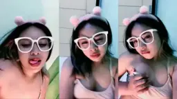 Gadis Seksi Menggoda Dengan Payudara Montok Yang Menggairahkan