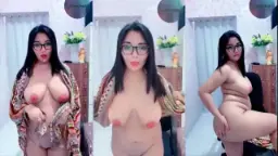 Jones Tubuh Seksi Montok Dada Besar Seperti Pepaya