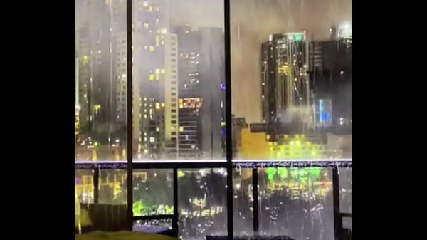 Annojs: Gadis Pekerja Yang Menggoda Di Tanah Arab