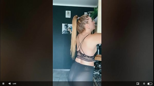 Rusa Dengan Pantat Indah, Mengenakan Stocking Transparan – Siaran Langsung Bigo