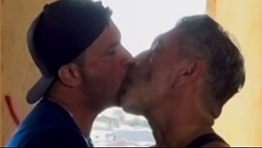 Bangunan Tua Yang Ditinggalkan Dengan Pria Berotot Dan Kontol Besar