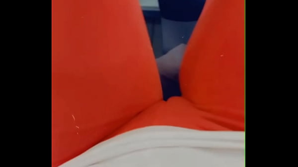 Keringetan Di Gym, Celana Ketat Bikin Selangkangan Menggoda