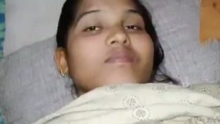 Gadis Karyawan Toko Bunga India Keerthi Digoyang Habis Di Ranjang Rumahnya