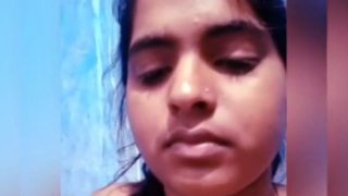 Rajni Si Gadis Bengal Seksi Memamerkan Cairan Basah Kemaluannya