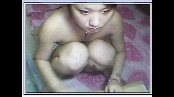 Gadis China Mungil Membuka Lebar Di Depan Kamera