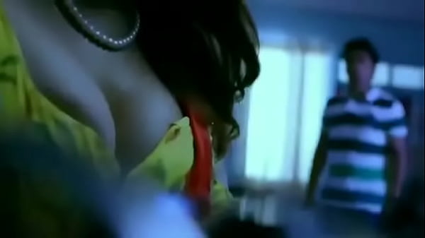 Desi Bhabhi Menggoda Dengan Gairah Membara