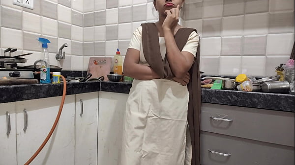 भड़कीली देसी कॉलेजर लड़की अपने सौतेले भाई के साथ मचा रही है गर्मागरम मज़ा