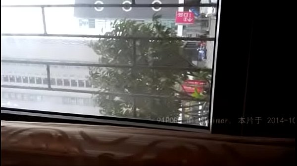 浩哥在饭桌上把闺蜜搞成了炮友