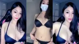 Reva Si Host Live Bar2 Mangga, Goyang Sange Bikin Mupeng.