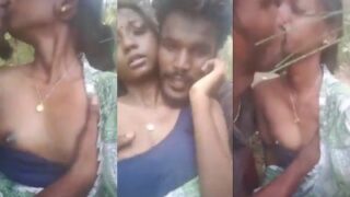 Video Panas Pasangan Desi Bercinta Di Semak Belukar
