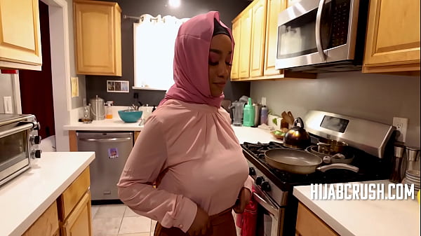 Goyangan Hijab Lily Starfire Bikin Merem Melek, Montoknya Ngegas Kayak Pro