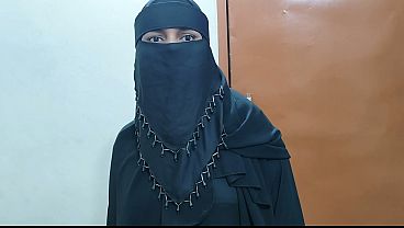 Video Bokep Istri Cantik Berhijab Suami Bule India Ngentot Memek Di Rumah.