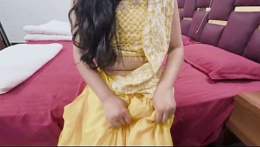 Bhabhi Bas Gili Chut Se Hi Maanati Hai Jab Devar Ka Gussa Aata Hai