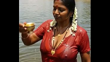 Desi Bhabhi Ai: Aduh, Montok Banget, Mau Digituin Nih