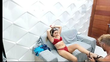 Ibu Mertuaku Yang Masih Muda Sendirian Di Rumah, Penuh Nafsu. Begitu Aku Datang, Dia Langsung Merayuku Untuk Menikmati Pantat Sempitnya Sampai Aku Memuntahkan Semuanya Di Dalam. Vagninho E Vivi Si Nakal.