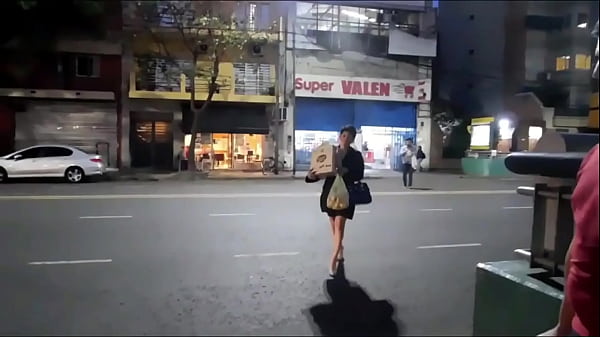 Di Tengah Pandemi Dan Gaya Rock N’ Roll, Saat Karantina Ketat, Ibu Temanku Ke Supermarket Dan Bikin Heboh Dengan Dua Jenis “siapa Saja”