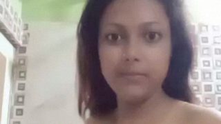 Video Mandi Seksi Cewek Desi Montok, Ngintip Dari Kamar Mandi.