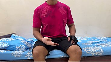 Ibu Tiri Bantu Anak Tiri Yang Luka Mandi, Malah Godain Dia. Akhirnya Nyesep Kontolnya, Baru Digenjot Keras.