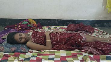 Desi Bhabhi Digebas Tetangga Sampe Meringis, Kontol Keras Masuk Dalem.