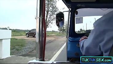 Ibu-ibu Thailand Di Jalan Langsung Digaruk Dan Dibawa Muter Buat Main-main.