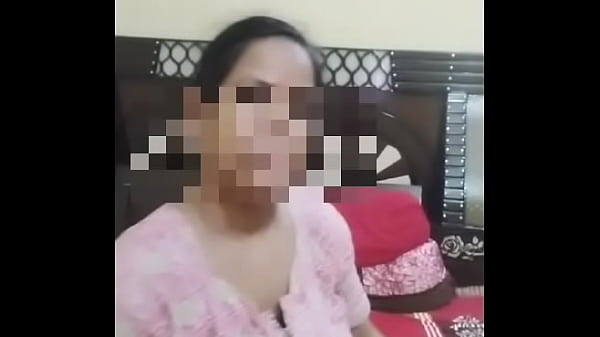 Desi Bhukh Ki Aag Mein Jalati Bhabhi Ka Pyaas Bhujao.