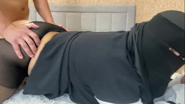 Gue Ngentotin Emak-emak Arab, Dia Duduk Di Kontol Gue Sampe Muncrat Dalem Memek Sempitnya.
