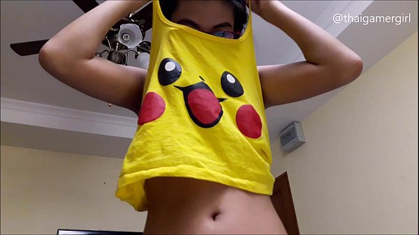 Cewek Asia Abg Di Depan Kamera Nanya ‘gimana Lo Mau Ngewe Dia?’, Langsung Buka Baju Sampe Telanjang.