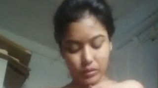 Bokep Desi Montok Ngencengin Toketnya Sendiri