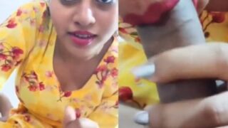 Cewek Seksi Kasih Blowjob Desi Yang Bikin Basah
