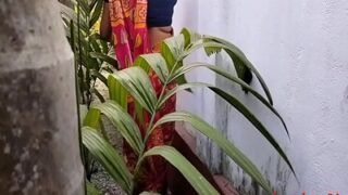 Memek Basah Bibi Tamil Digocok Kontol Muda Di Kebun Belakang
