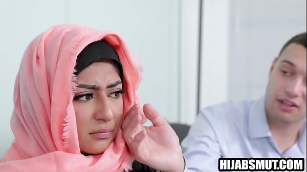 Gadis Hijab Terpaksa Digaruk Bule Sampai Meringis Keenakan