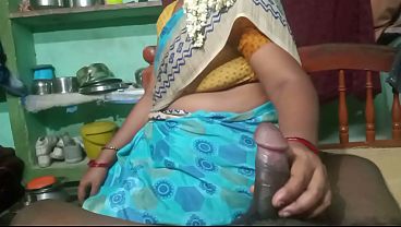 Ibu Tiri Dan Anak Tiri Di Desa, Main Di Kamar, Bikin Video Panas Sendiri.